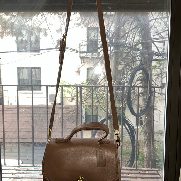 EUC Vintage Coach Manor Bag Taupe Leather Brass Hardware Style #9977 - Picture 4 of 10